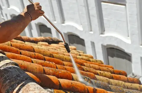 Nettoyage de toitures - Poullaouen